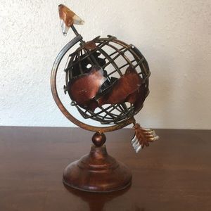 Metal Arrow Globe